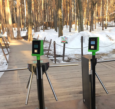 Terminal de autobús con escáner de código QR y NFC